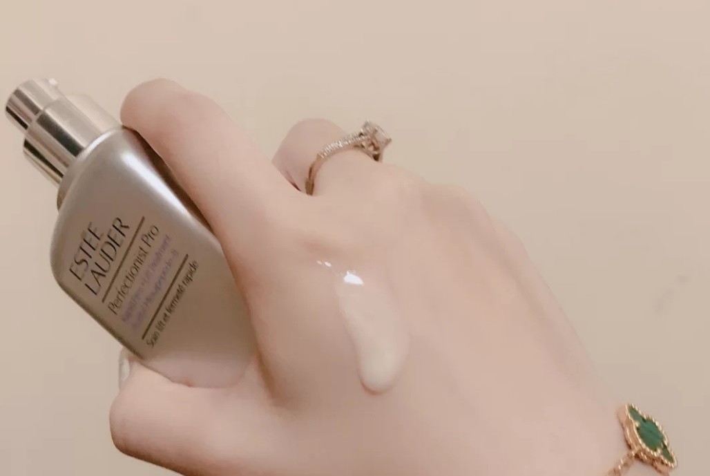 雅诗兰黛精华和雅顿粉胶先用哪个,雅顿和雅诗兰黛精华测评