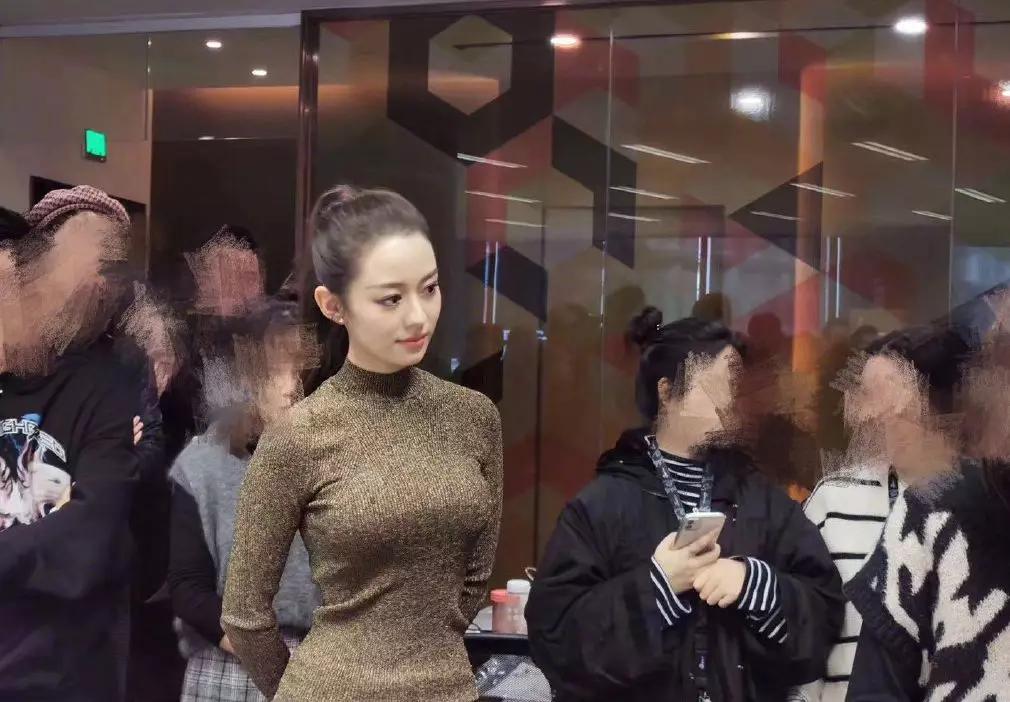 吉娜真实身材是真的吗,吉娜的身材到底有多恐怖