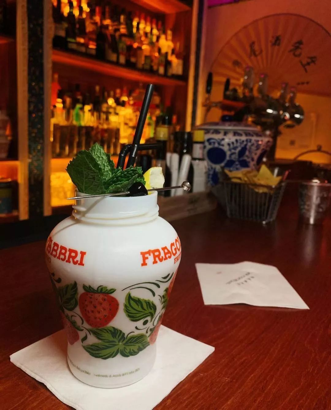 加鱼子酱的鸡尾酒喝过吗？长春首家分子鸡尾酒吧，味道太神奇了