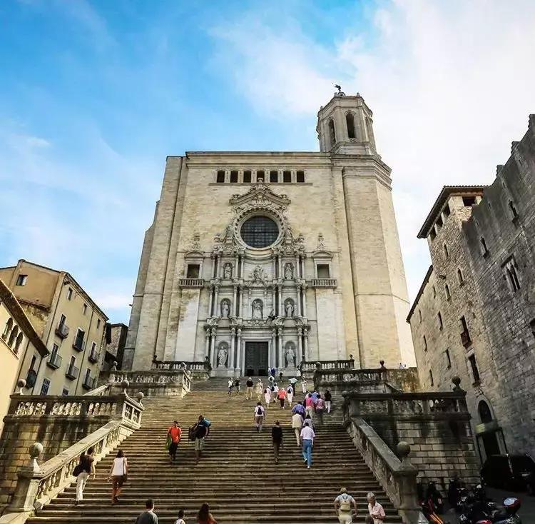 无面杀手艾莉亚复仇君临，一不小心竟爱上足球？