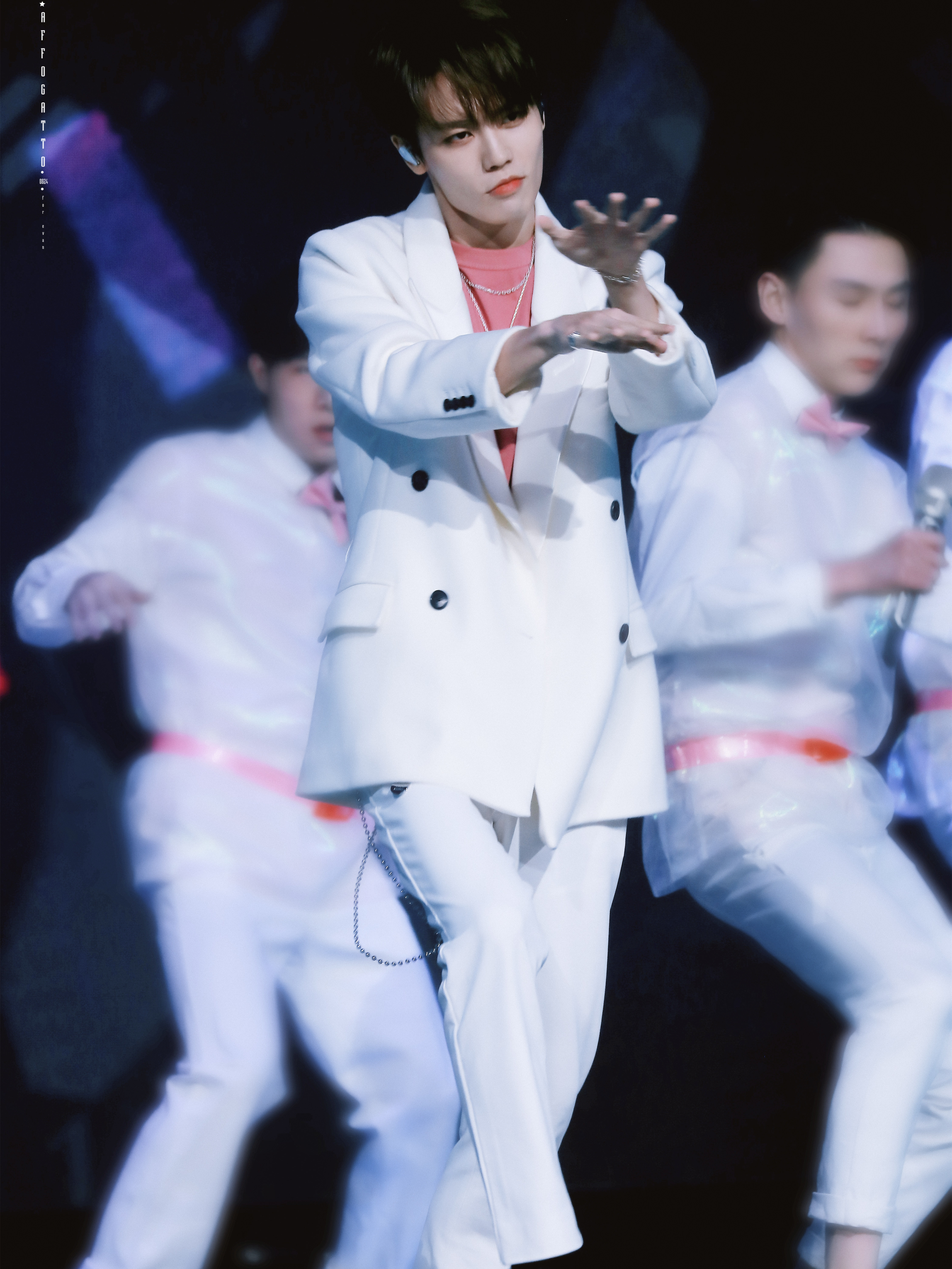 林彦俊湿发造型,林彦俊的穿搭是男生标准吧