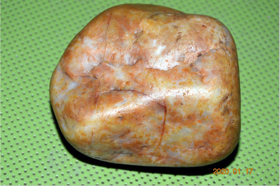 乌鸦皮黄蜡石,难得一见的黄蜡石