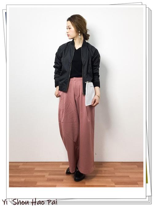 粉红色裤子搭配什么颜色上衣好看,粉红色裤子配什么上衣好看