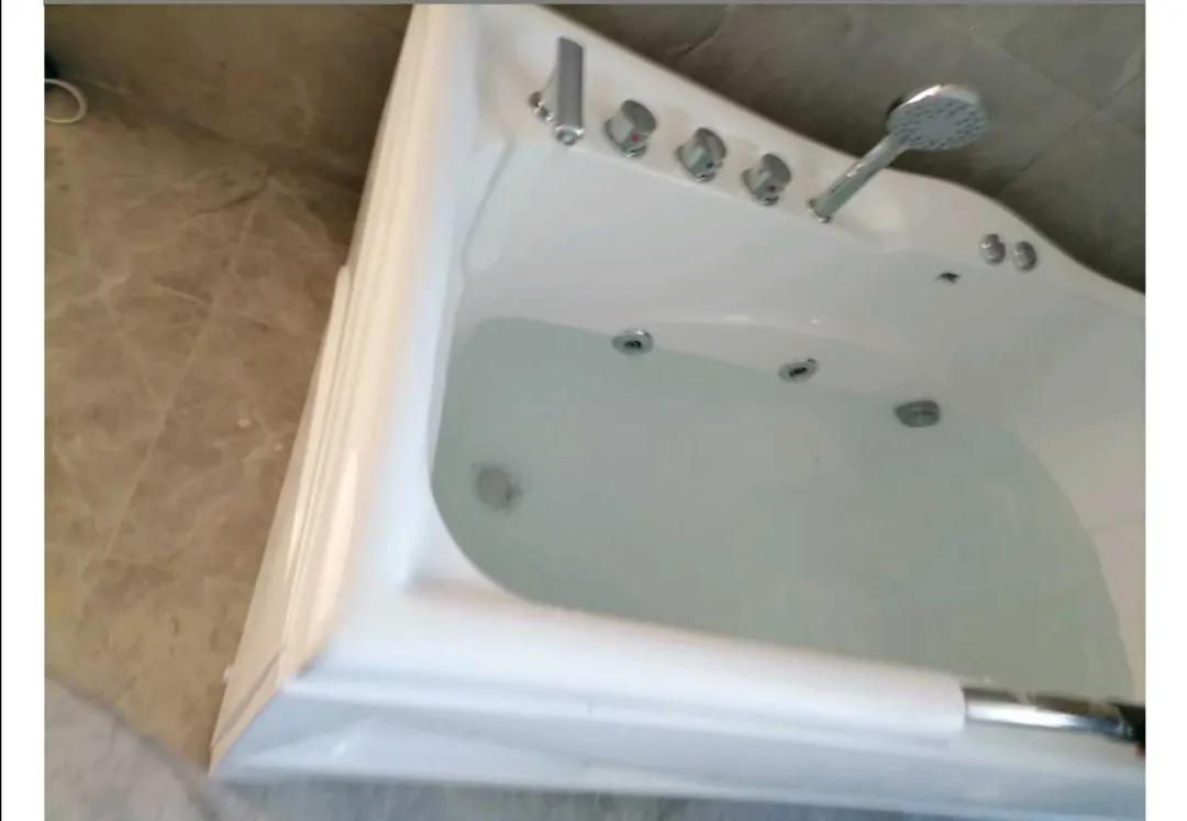 上门帮小姐姐安装了一套浴缸，一起来了解下浴缸及安装过程吧