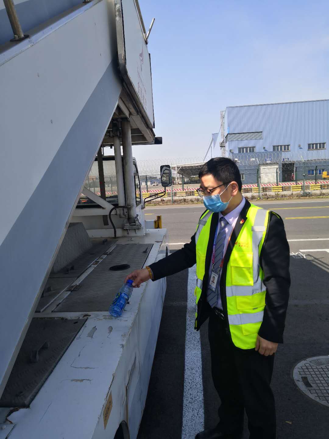 奔跑在魔都“虹浦两场”的人——上海地服分部林俊同志一线实录