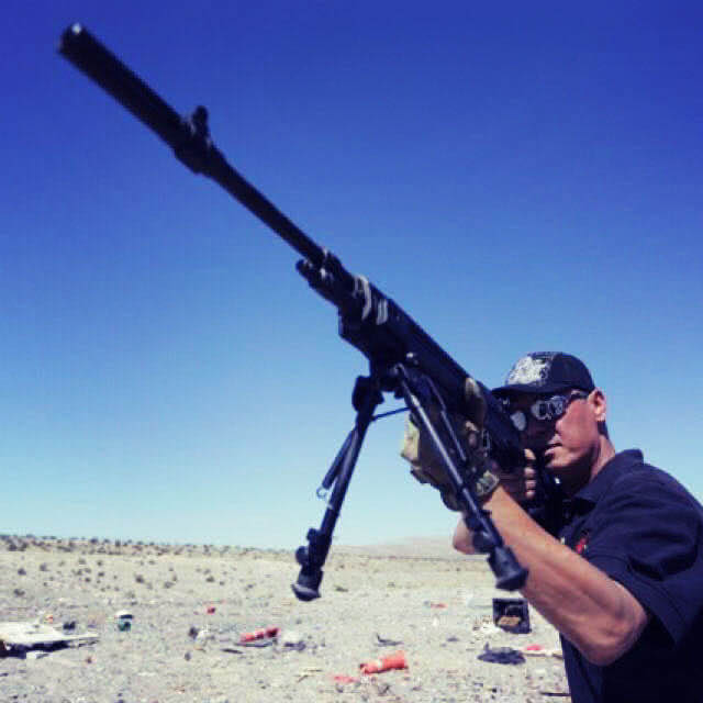 疫情来袭，在美华人纷纷囤枪，选枪是门大学问，听听大佬怎么说？