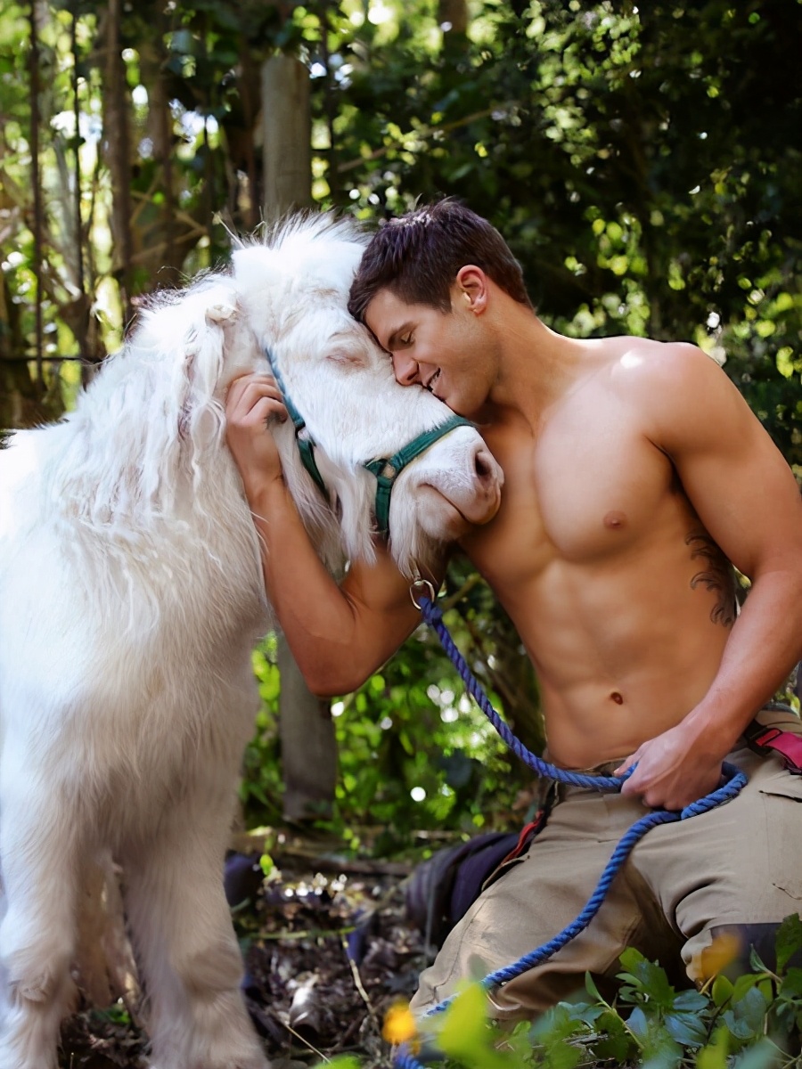 澳大利亚消防员圣诞特辑,澳洲消防员慈善日历