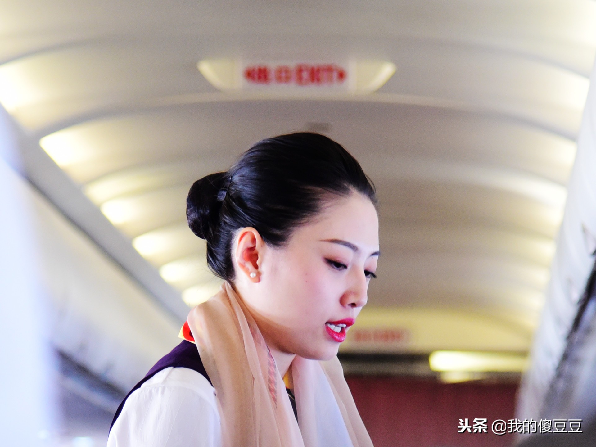 飞机换乘怎么坐详细流程,第一次坐飞机问题