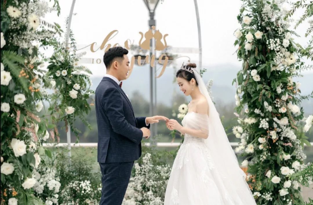 婚礼新郎新娘致辞你一句我一句,婚礼新郎致辞简短精辟高情商