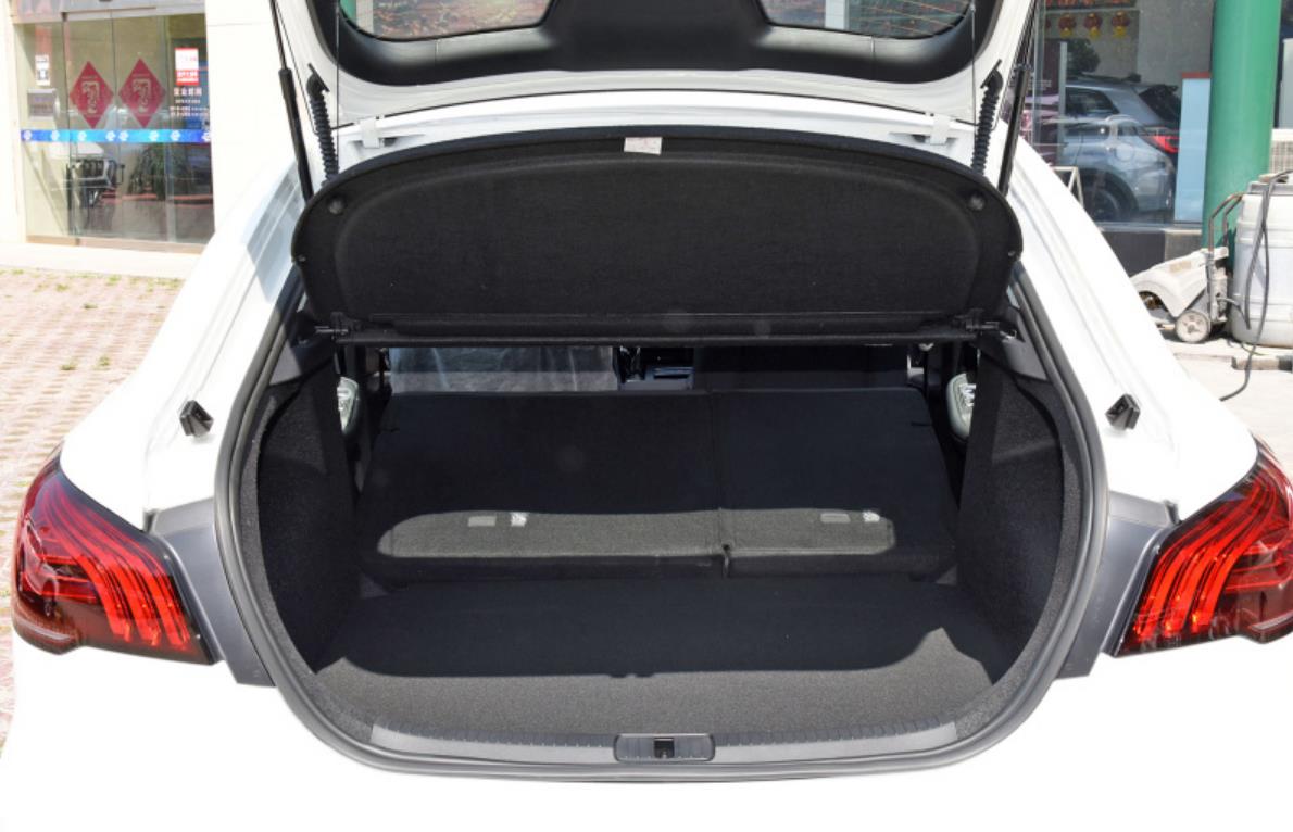 同重量的轿车和suv哪个省油,15万买强实力家用车买这4款准没错