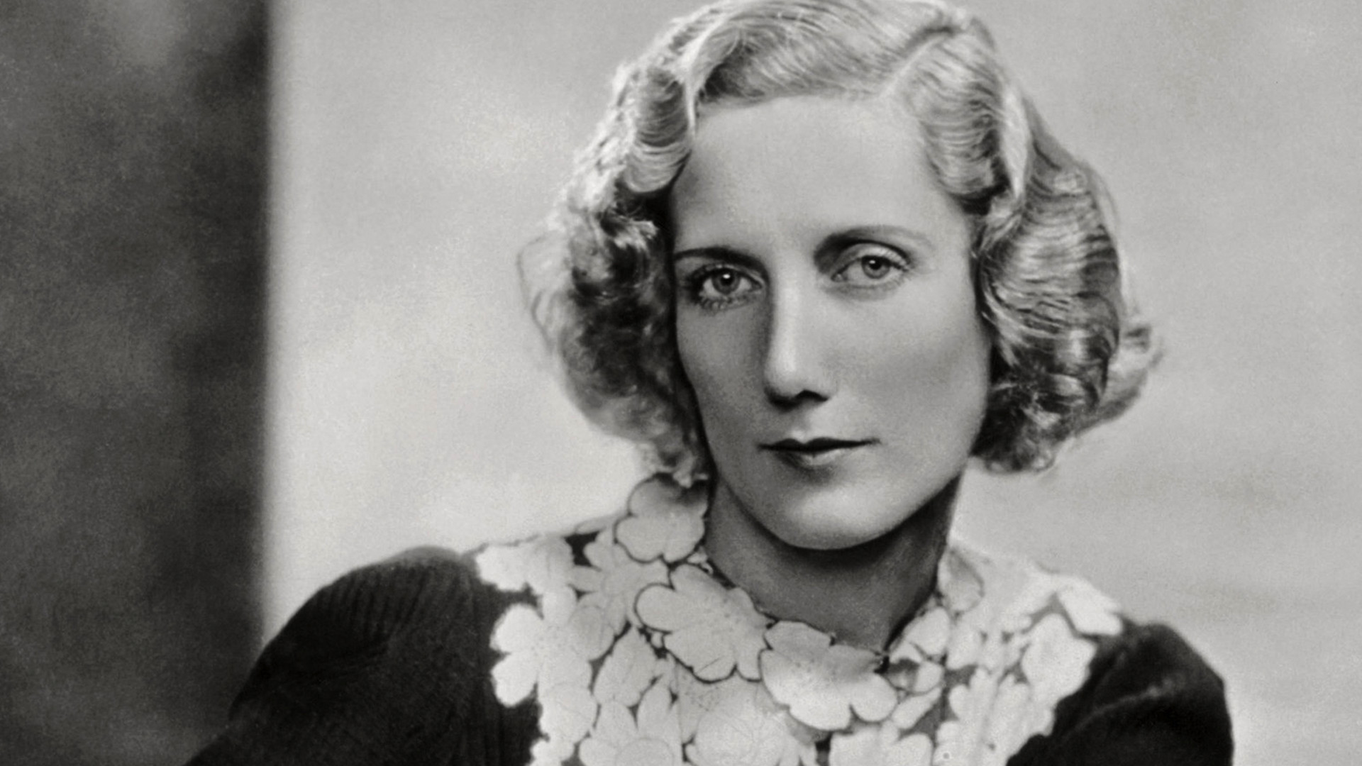 虎口脱险骑马片段,虎口脱险飞到瑞士为什么安全