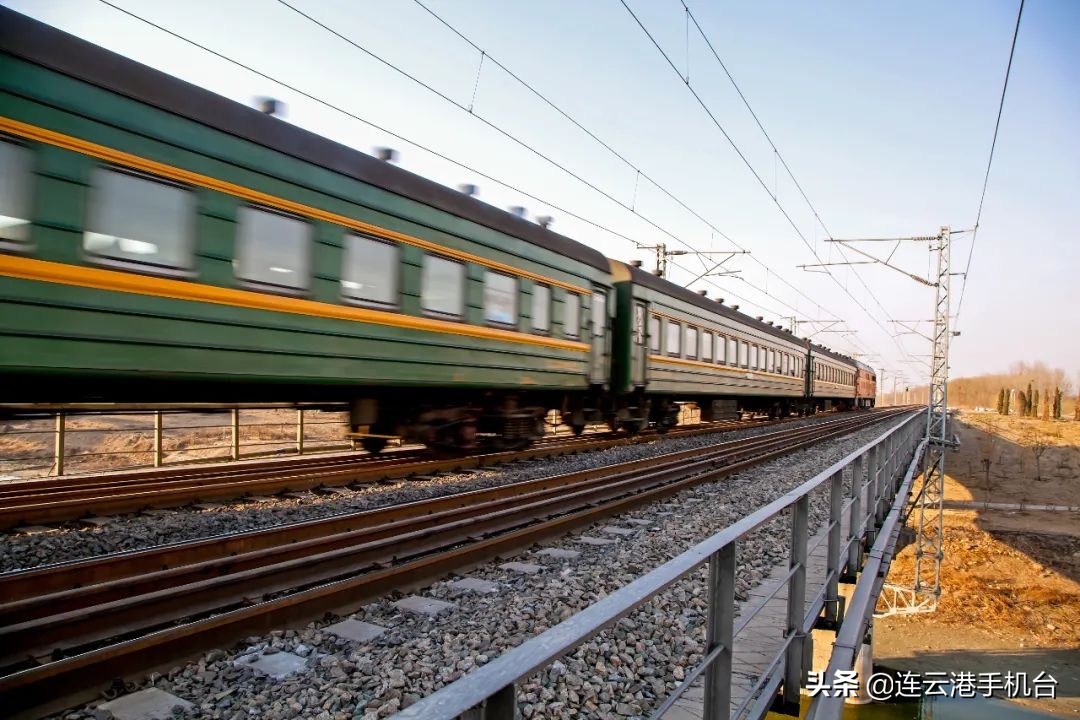 火车票60岁以上下铺规定,60岁以上火车票购票折扣优惠政策