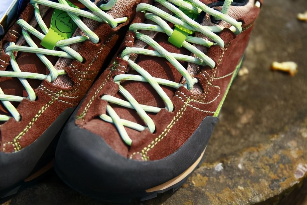 秋冬雨天适合穿什么,秋冬穿的雨鞋