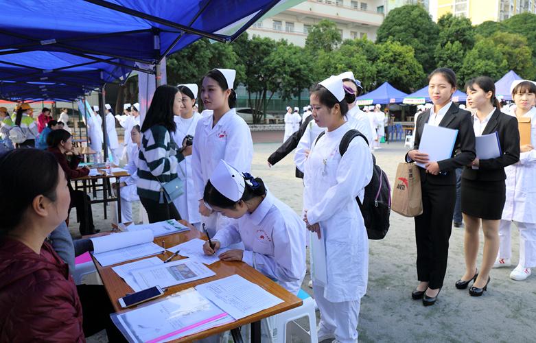 同样是护理专业，本科和专科之间的差距有多大，学生尽量早了解