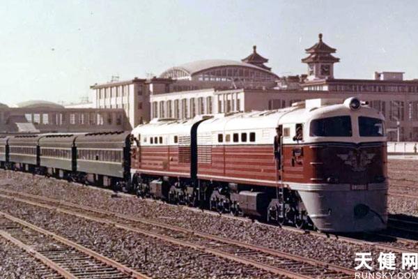 中国第一辆东方红内燃机车,中国第1代内燃机车