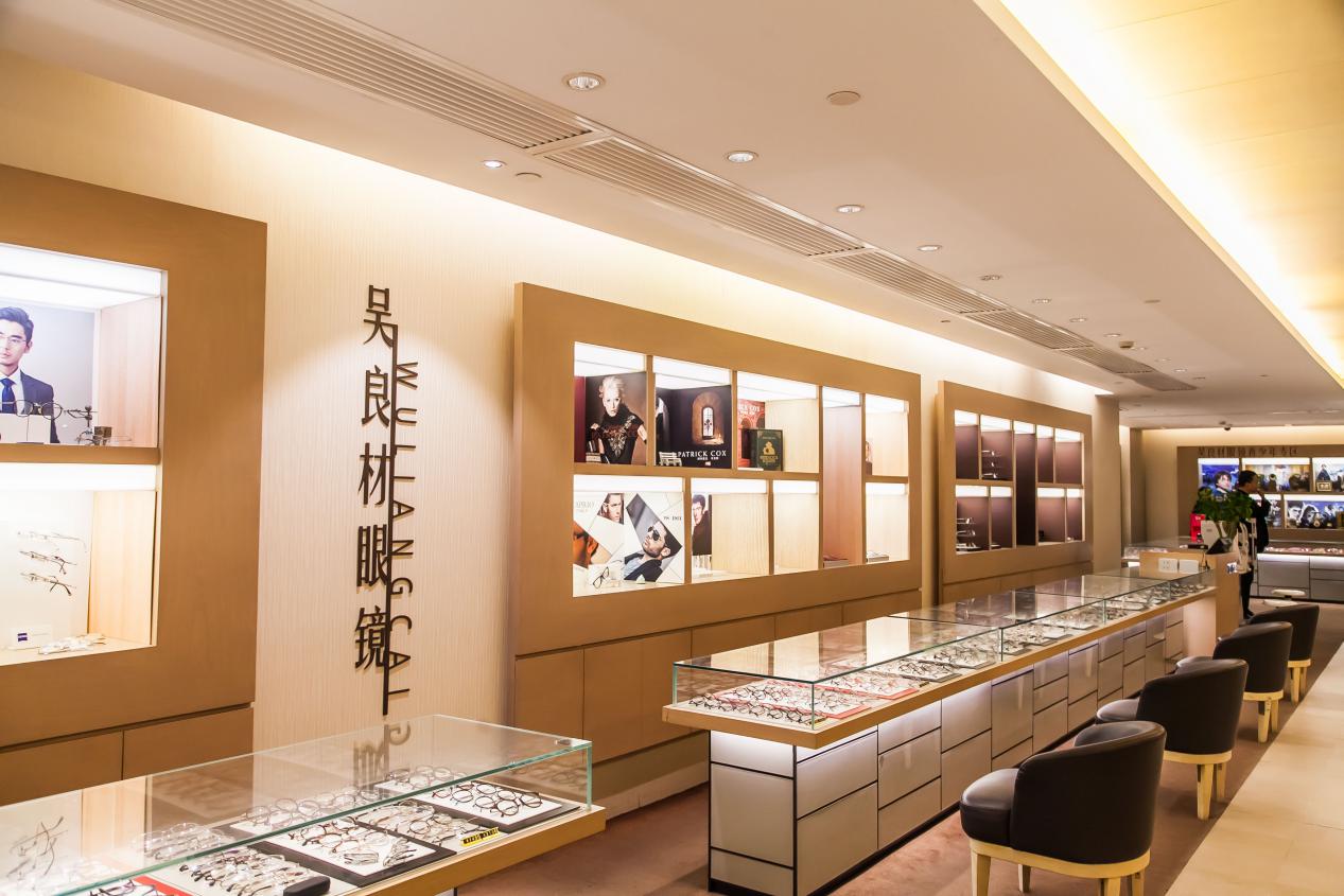 金猪拱门送福来,吴良材眼镜新春有礼