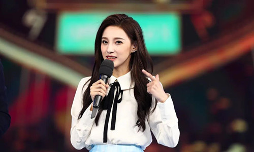 欧洲杯现场看球主播,欧洲杯直播女球迷