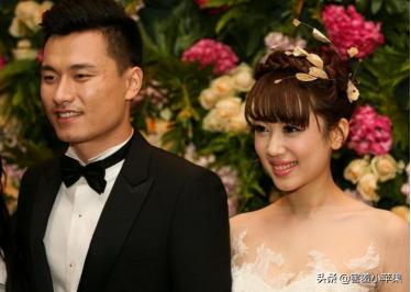 国足男足太太团,难道中国男足没有女足强吗