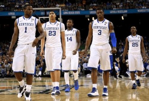 身高2米06，砍36+11，帽过邓肯和科比，28岁就无球可打，他怎么了