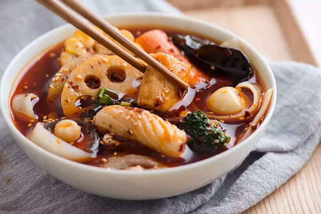 张亮麻辣烫还可以干吗,张亮麻辣烫一天营业额2000难吗