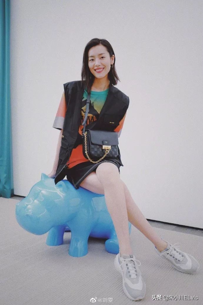 拒绝Coach算什么？看完刘雯的*服私**就知道她有多刚
