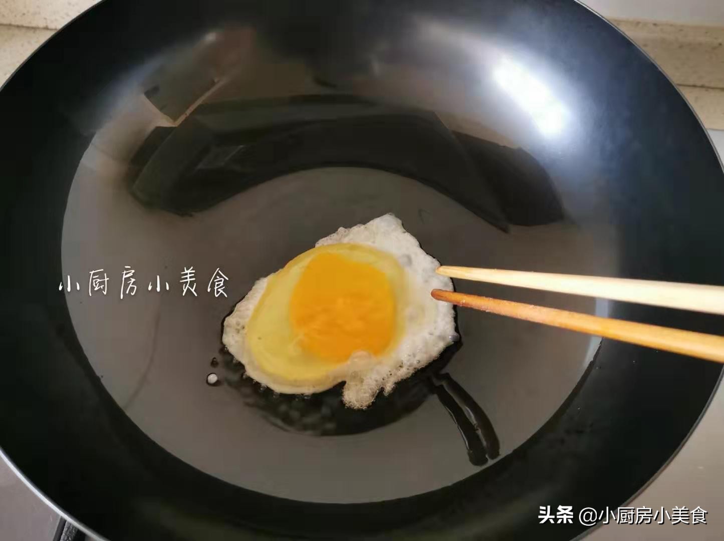 铁锅煎嫩鸡蛋,鸡蛋怎么煎才不会粘锅