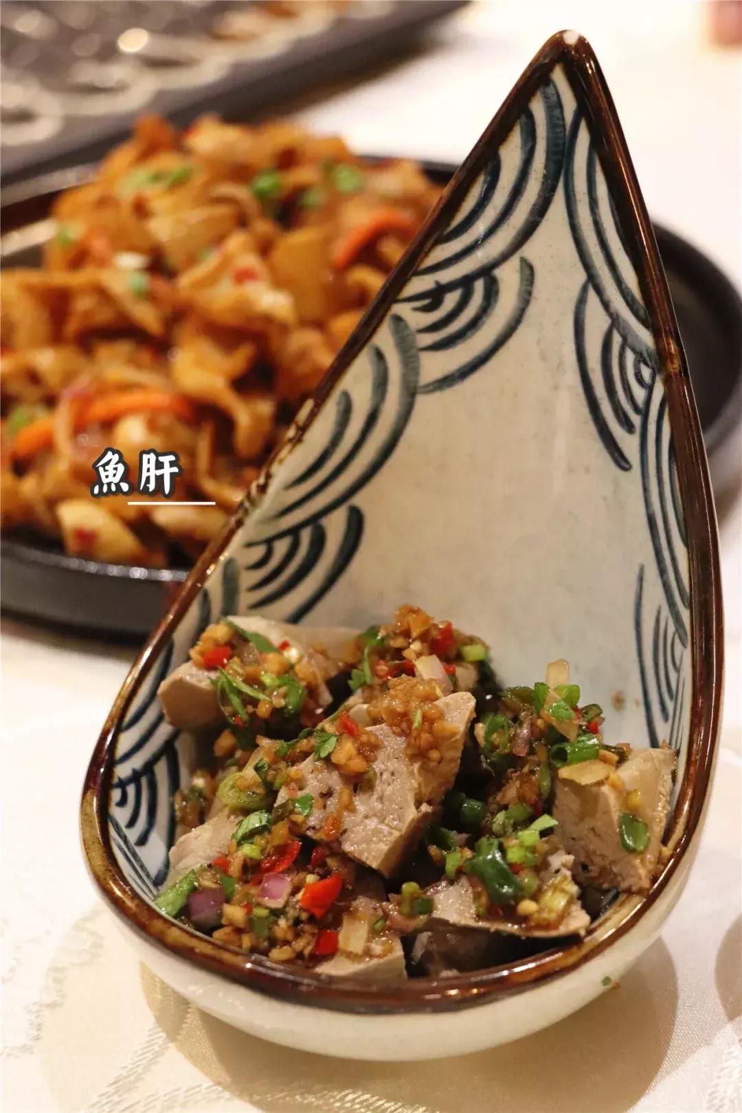 Madein*疆新**！不用100元能吃三文鱼全鱼宴？！