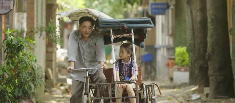 五十岁穷苦老汉24年前收养女弃婴,穷困老汉蹬三轮养了十二年的弃婴