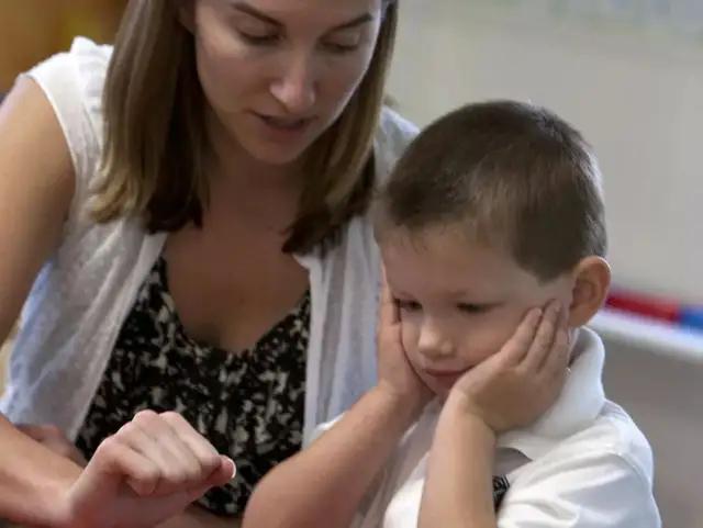 孩子任性家长如何去引导,孩子任性大人不教育