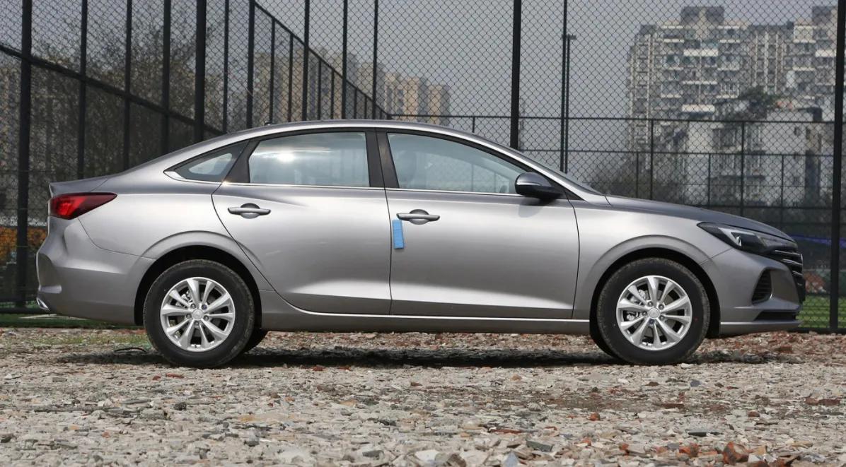 家用轿车就选这几款,八九万落地省油又耐开!乞丐版有多远走多远