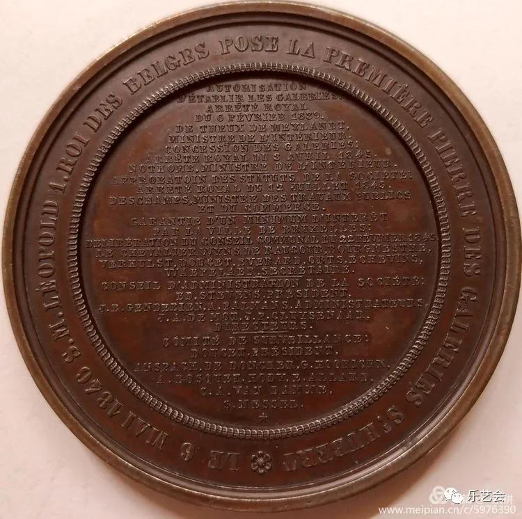 泉耕：教堂建筑金属章