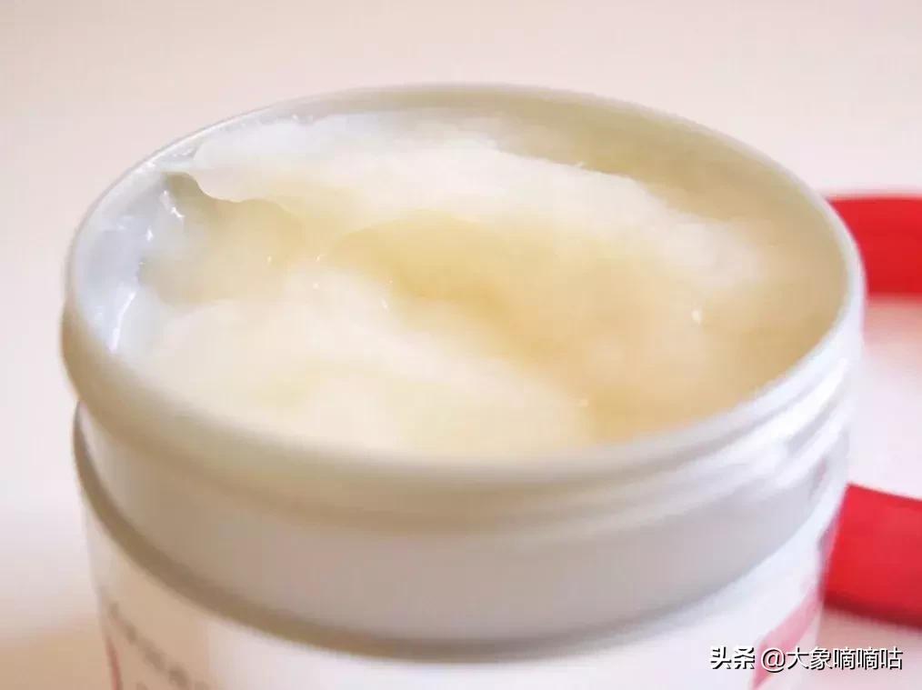 夏天头发爱出油是怎么回事,头发爱出油还有头皮屑小妙招