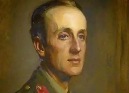 她是美国最富有的女人，却被丈夫冷落，她出轨，首相都为她求情