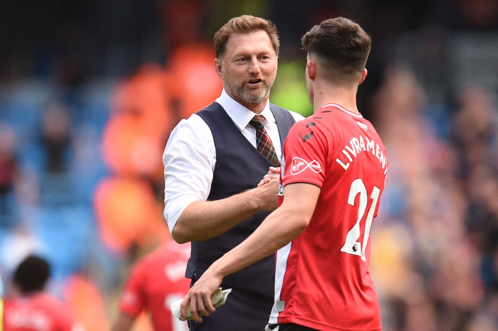 英超也有主场哨？裁判莫斯与沃克的微笑让曼城有一种罪恶感