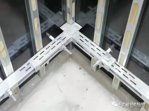 北京国风尚城项目，模板加固这样施工