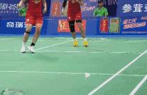 羽毛球双打接杀慢动作图解,羽毛球单打接发花式图解视频教学