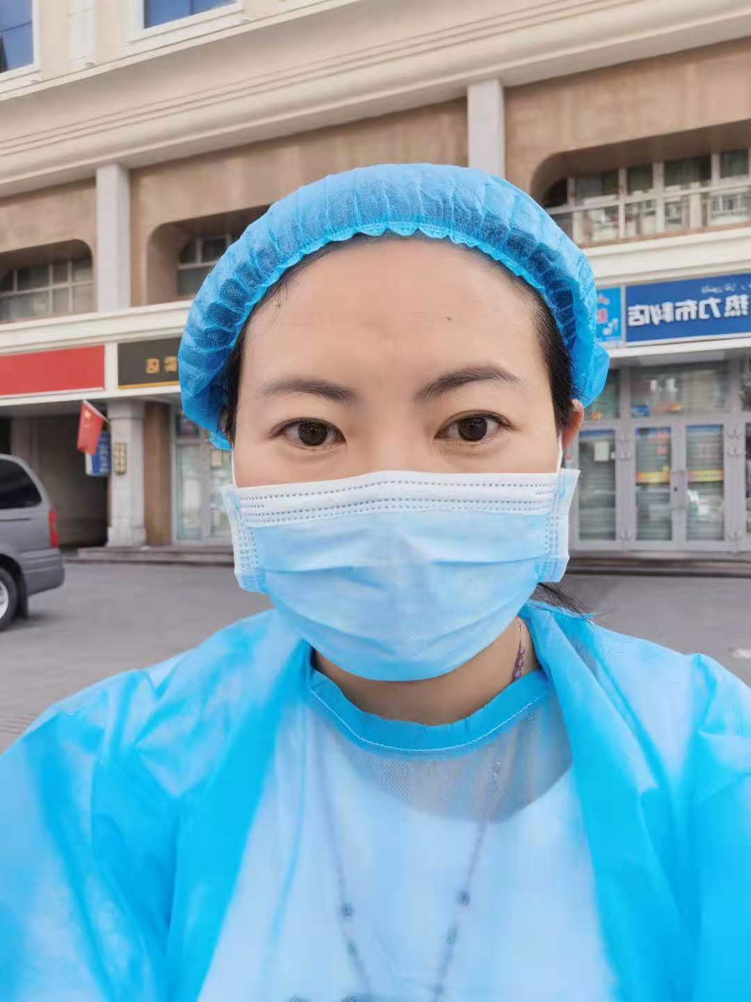 家里水管突然断裂,水流满屋,危难之时邻居出手相助