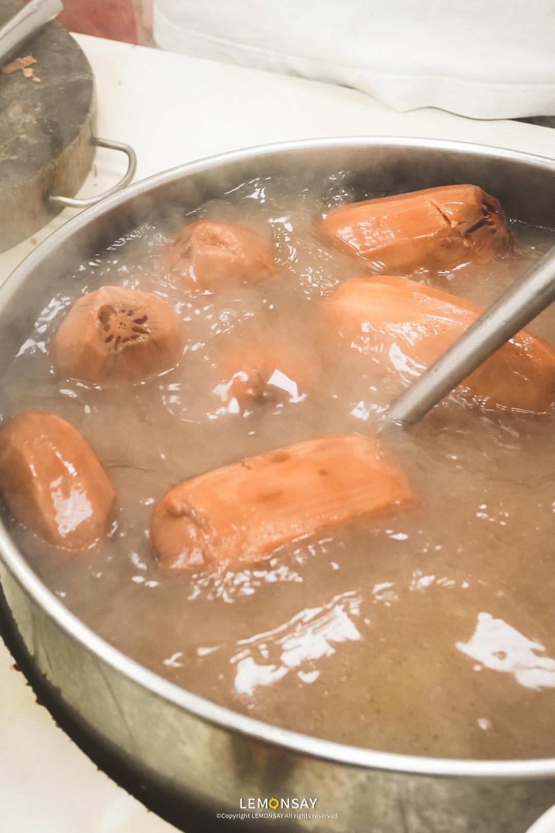 藏在水库的“阿姨街”，人均20块胖成猪