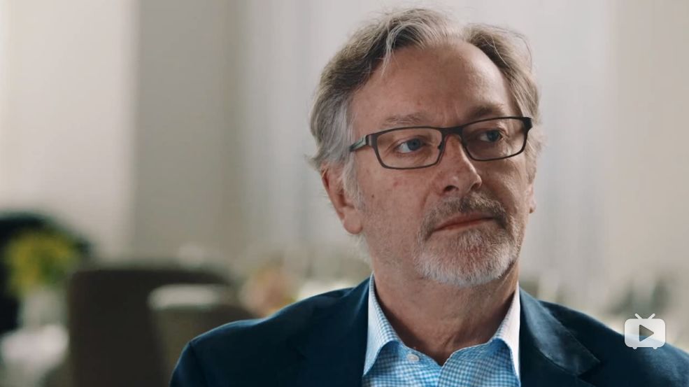 亚裔男子骗了美国富豪,亚裔小伙骗亿万富翁