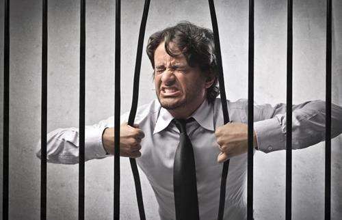 一个心理真正扭曲的人是什么样子,有的人让身边的人压抑心理学