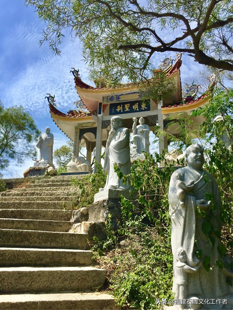 寺庙里的罗汉像,净峰寺十八罗汉石雕