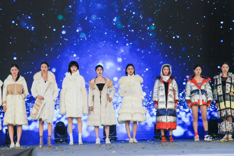 2019首届（中国）羽绒服原创设计论坛暨平湖·中国服装城原创羽绒服采购节盛大启幕