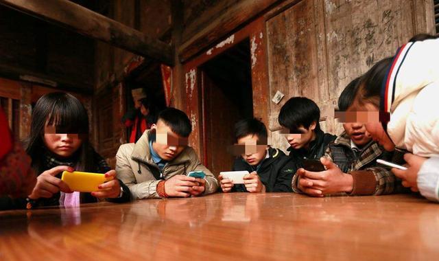 微信头像如何隐藏让某个人看不到,微信发朋友圈怎么隐藏头像