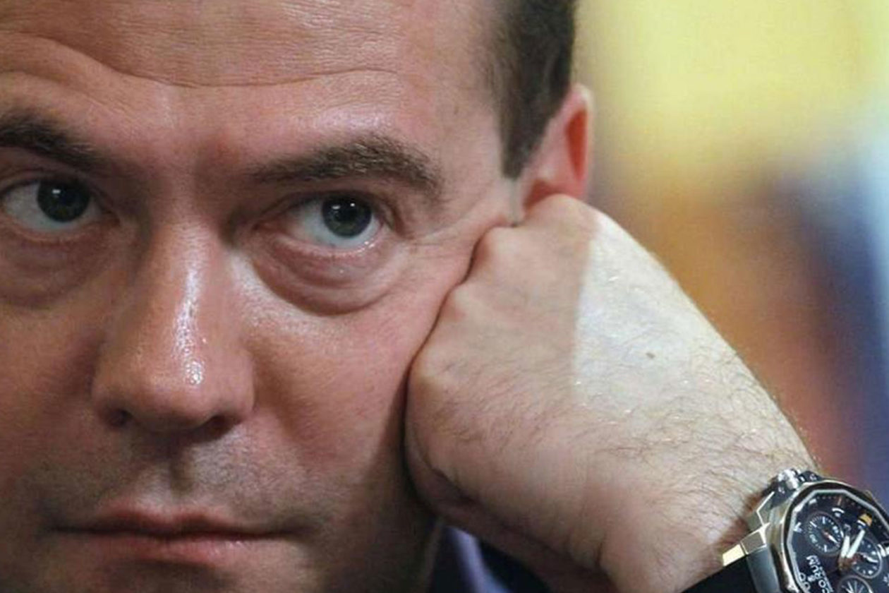 战斗时候实用的手表,有战斗机标志的手表