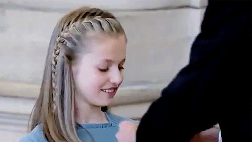 西班牙最年轻女王讲白话,西班牙未来女王纪录片