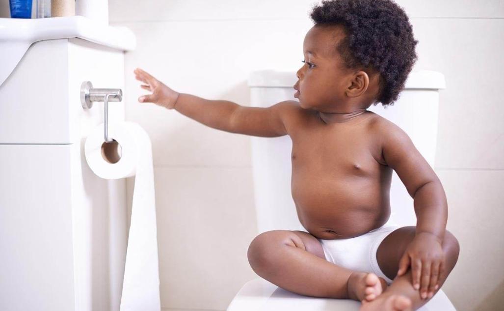 3岁宝宝上厕所喊“尿疼”，宝妈一看，赶紧带孩子去医院