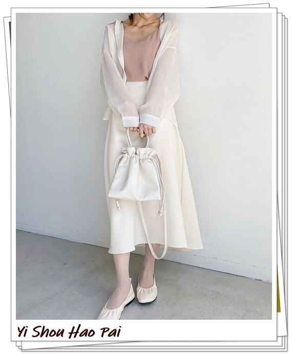 宽松棉质白衬衫穿法搭配,特别透的白色衬衫怎么穿