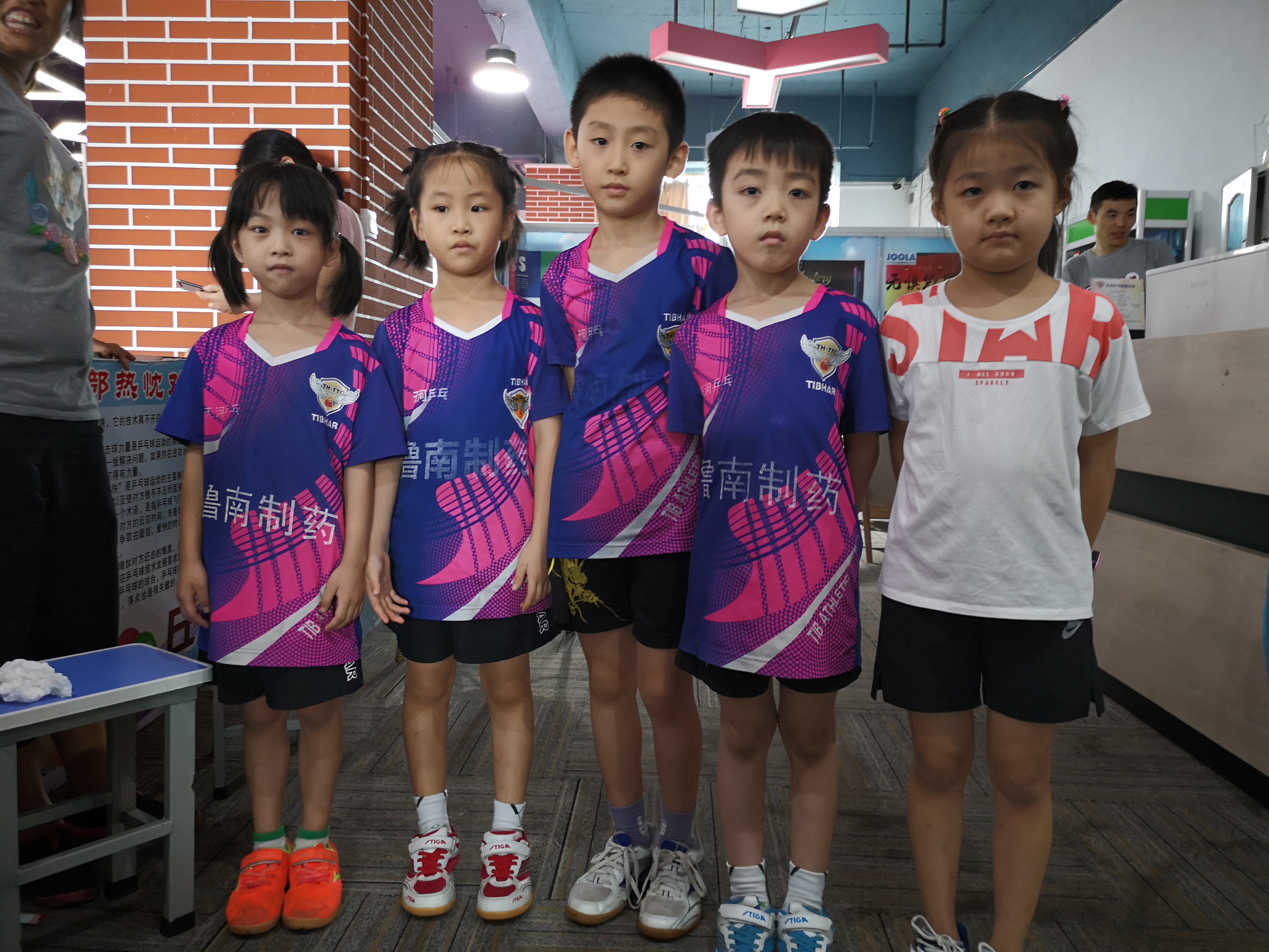 小依依乒乓选手,乒乓小依依抖音