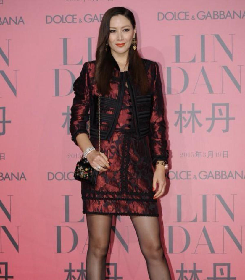 琦琦和任达华图片,任达华与琦琦走秀视频