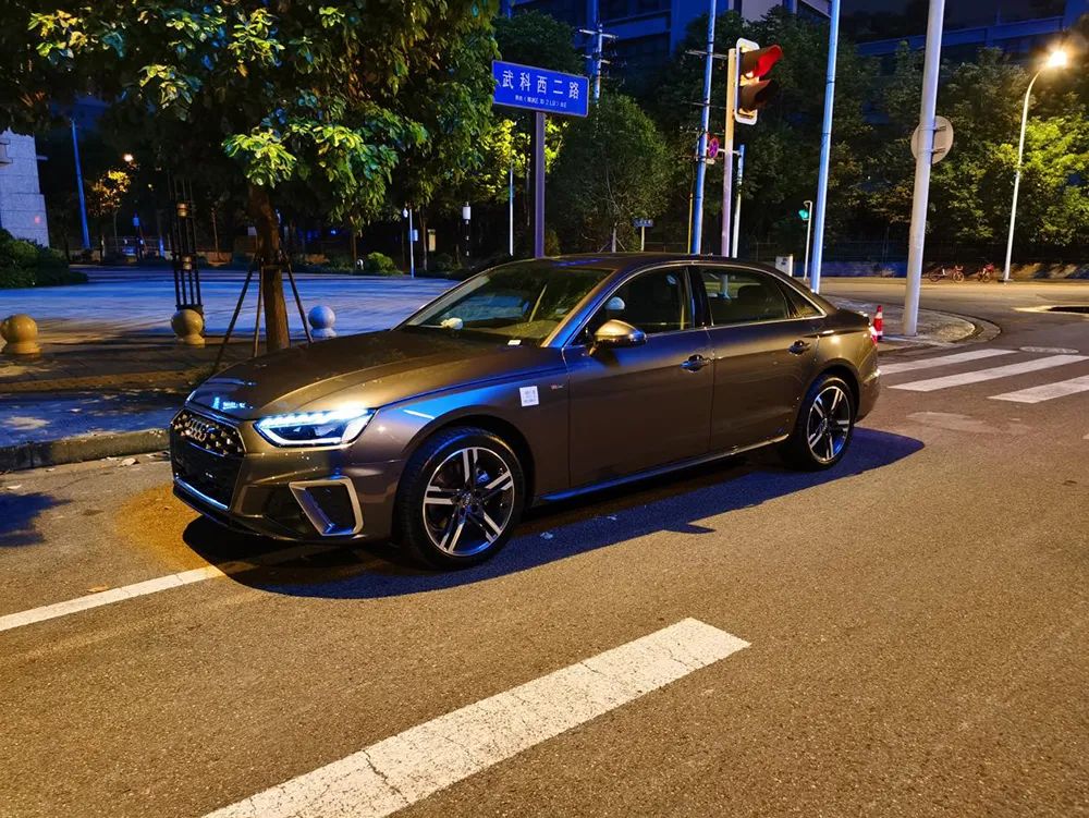 买奥迪a4l选2驱还是4驱,奥迪a4l2022款45臻选四驱quattro